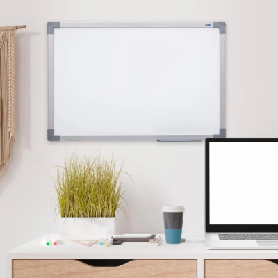 QUADRO BRANCO MOLDURA MADEIRA REVESTIDO ALUMINIO 90X60 UV - Stalo